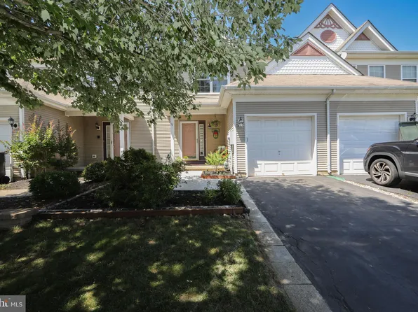 17 Tattersall Dr, Burlington, NJ 08016
