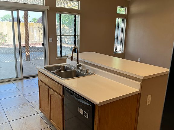 4th image of 1012 Zumstein Dr