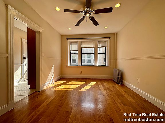 5th image of 248 Kelton St #5