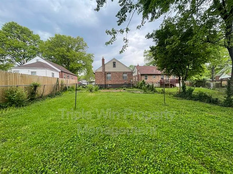 6918 Etzel Ave — Photo 7