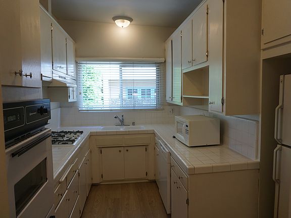 3rd image of 11628 Mayfield Ave #11