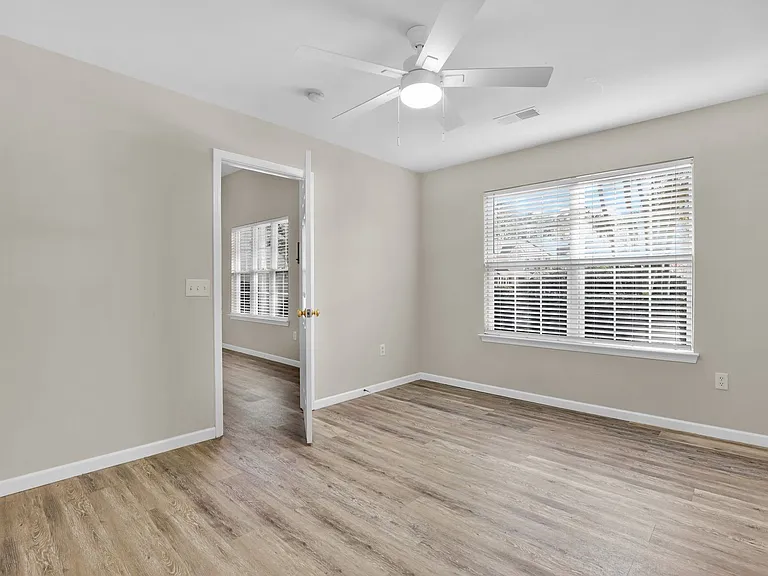 230 N Cir — Photo 26