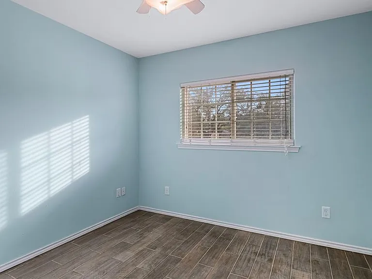 102 Pecan Harbor St — Photo 20
