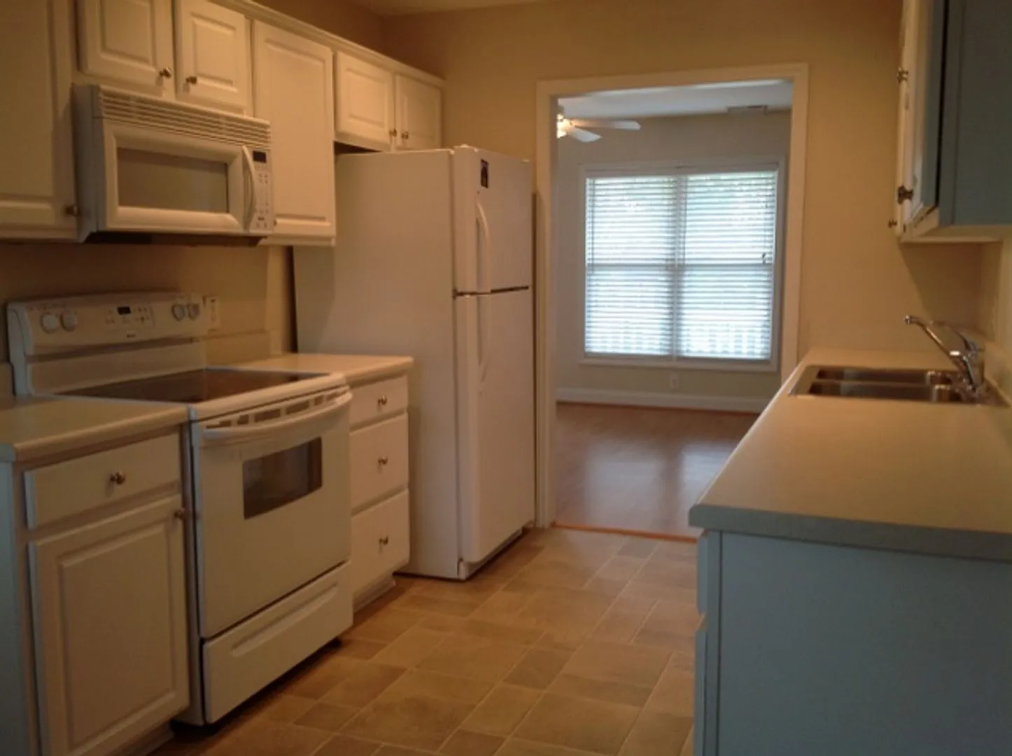 Cute 2 bedroom, 2 bath cottage — Photo 3