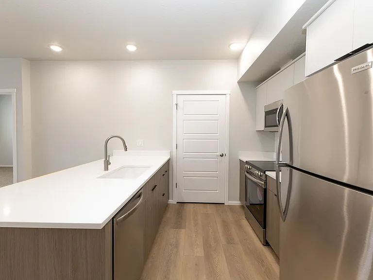 550 N Haskett St — Photo 4