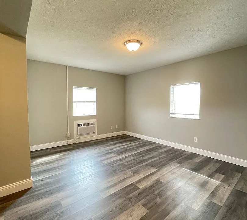 815 W. Columbia