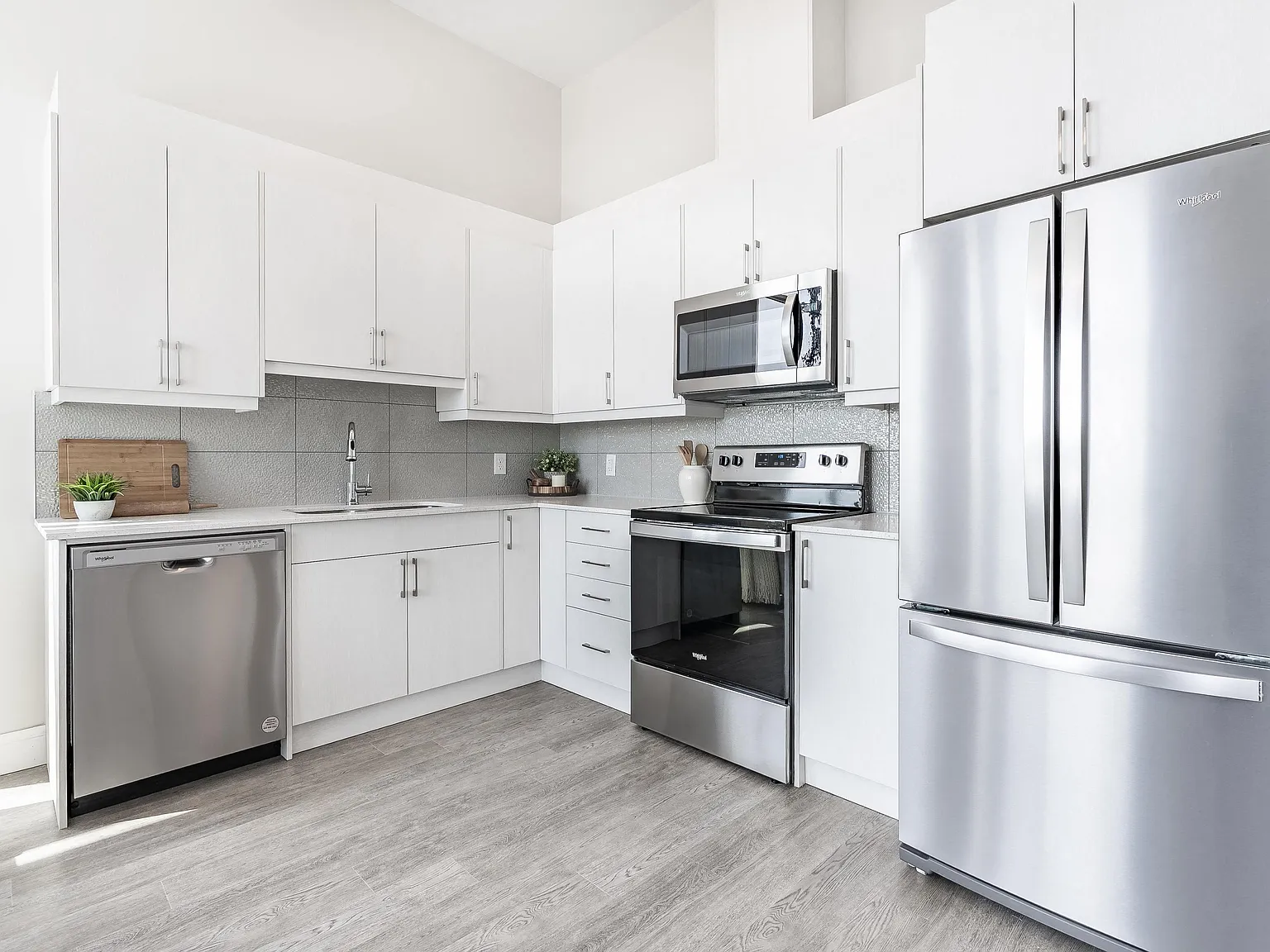 1600 Hyde Park Village Apartments — Photo 1