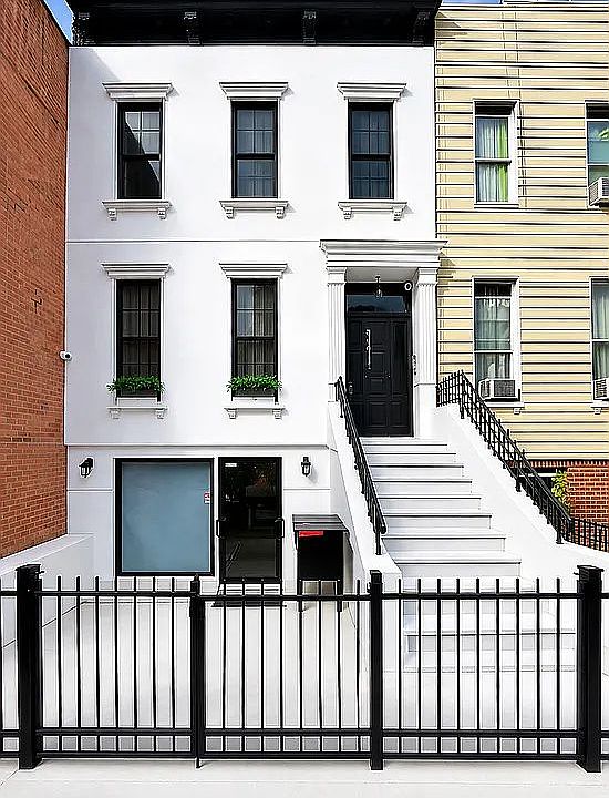 1st image of 989 Halsey St