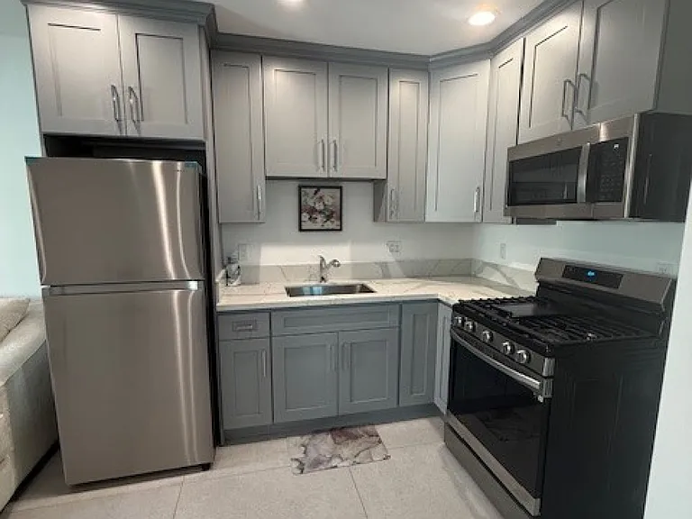 7308 Farmdale Ave — Photo 4