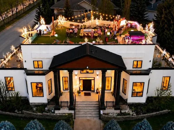 1507 N 96th Ave SW, Calgary, AB T2V 5G4