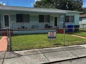810 NW 61st St, Miami, FL