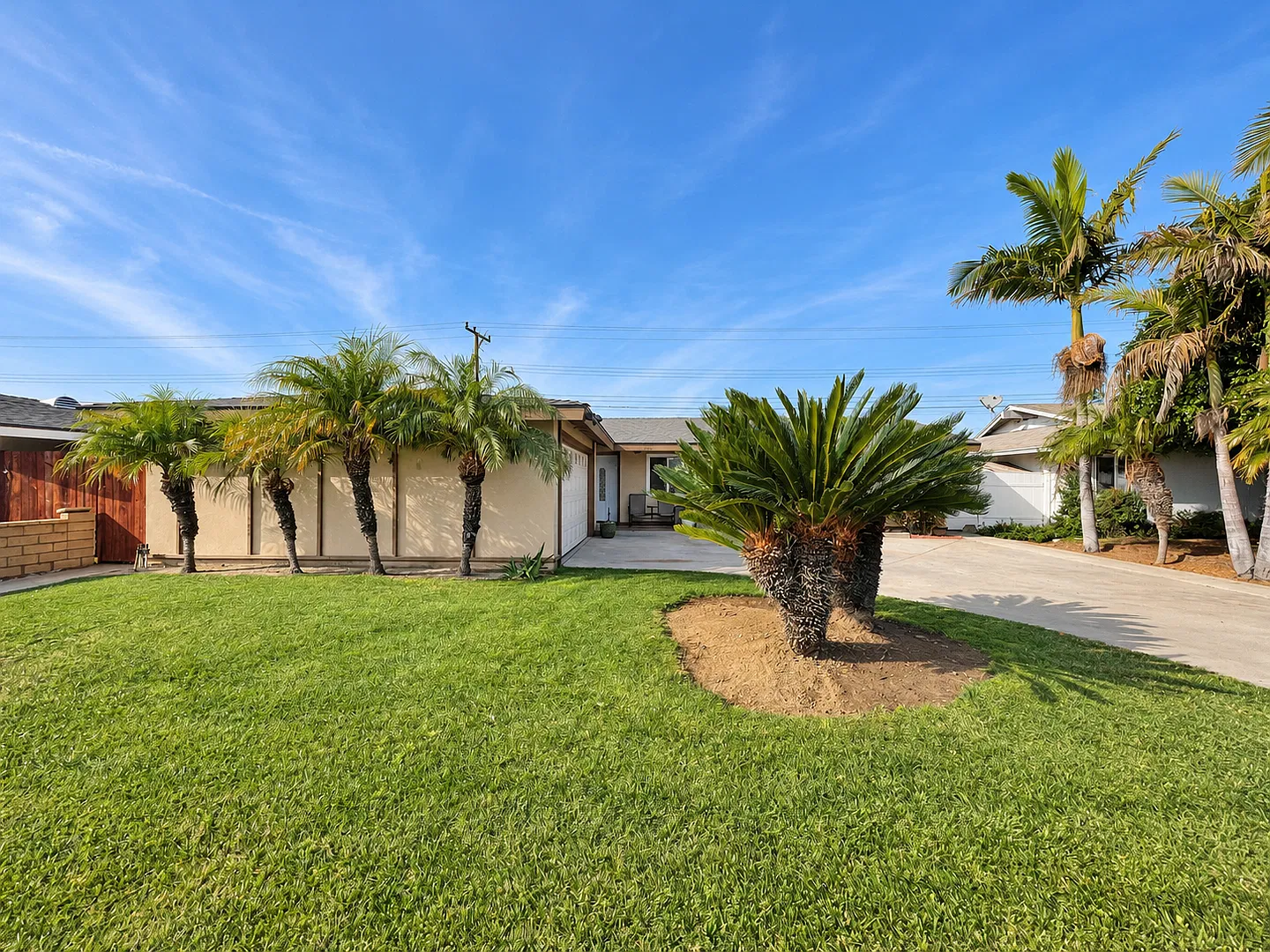 4+2 North Oxnard Home — Photo 2