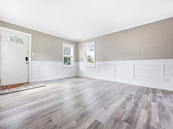 3rd image of 327 Ann St