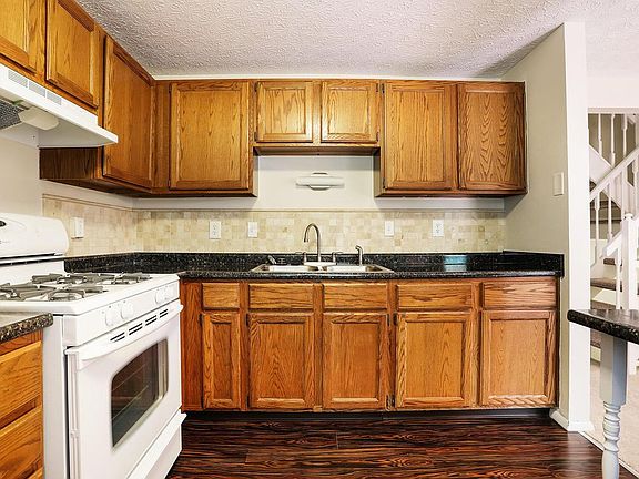3rd image of 3839 Julia Ct