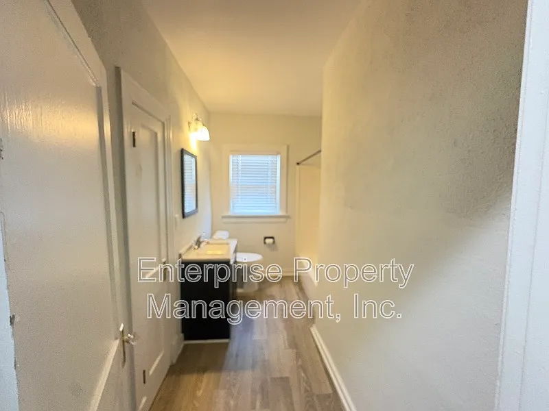 2 bed, 1.0 bath, 971 sqft, $895 — Photo 3