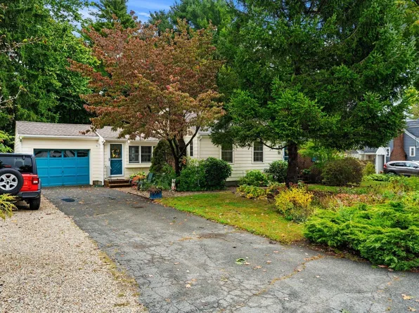 14 Ortins Rd, South Hamilton, MA 01982