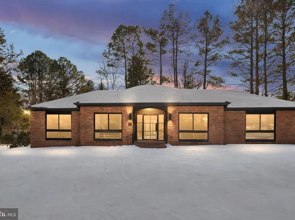 1 Walter Cir, Fredericksburg, VA 22405