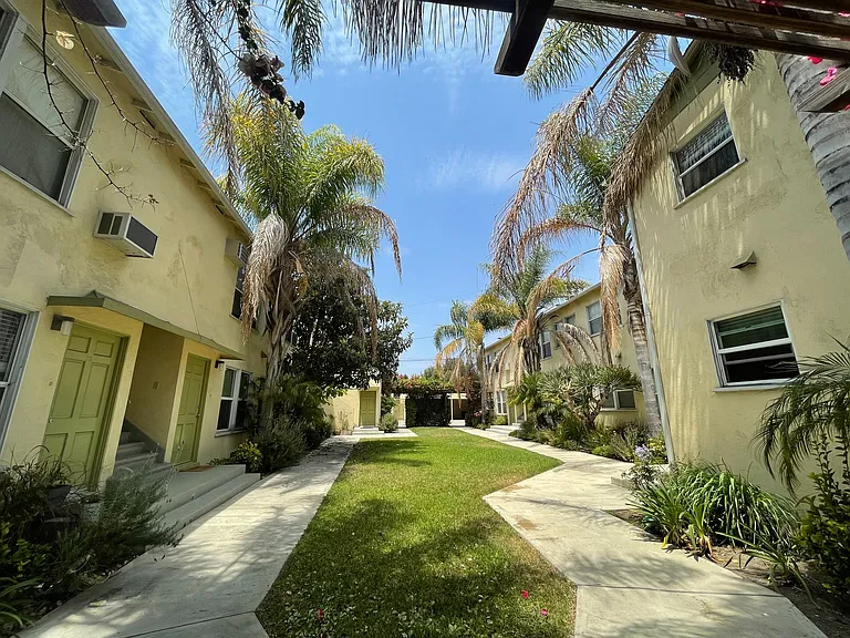 11011 Venice Blvd — Photo 1