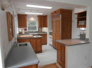 71 Mineola Ave, Point Lookout, NY 11569