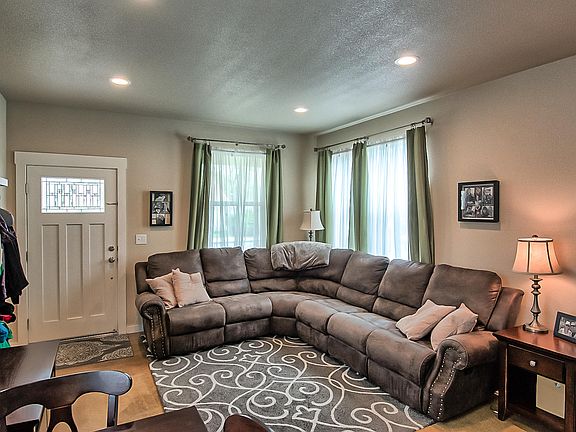 4th image of 2766 Leland Ave