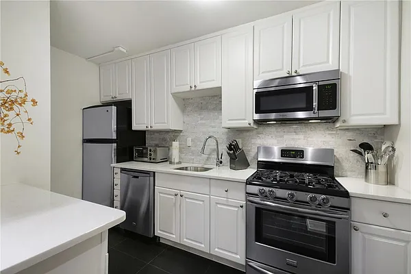 Sold by William Raveis Real Estate | media 9