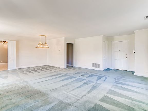 5th image of 7324 Heritage Ct APT 1J
