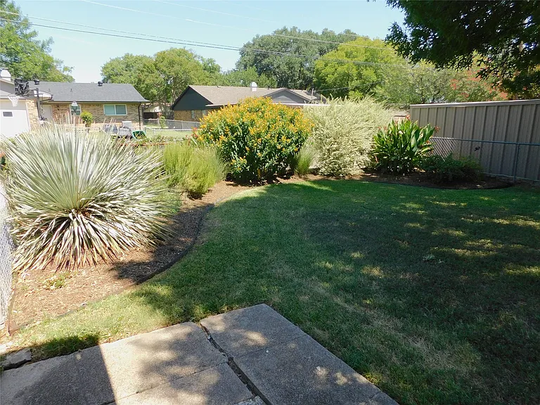 2445 Eastbrook Dr — Photo 23