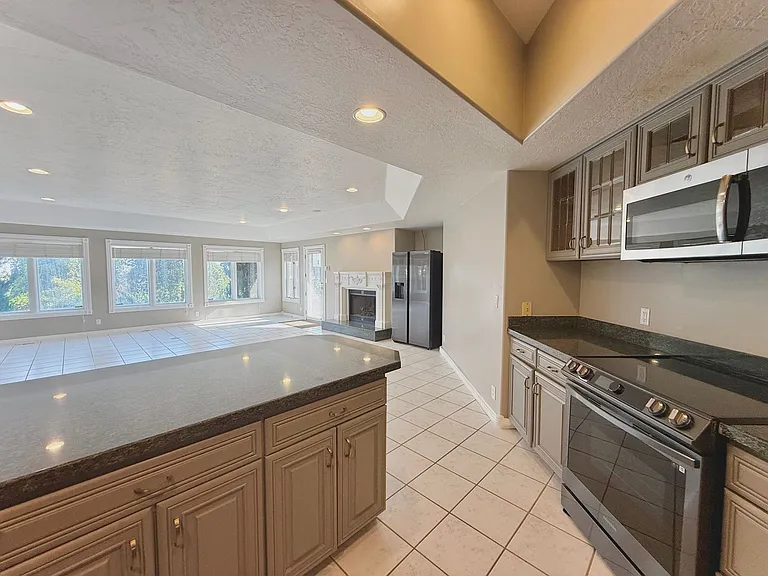 825 N Capitol Blvd — Photo 16