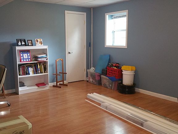 3rd image of 2462 Twin Oaks Dr SE