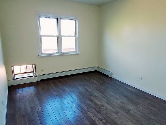 5th image of 5021 67th St Floor 2