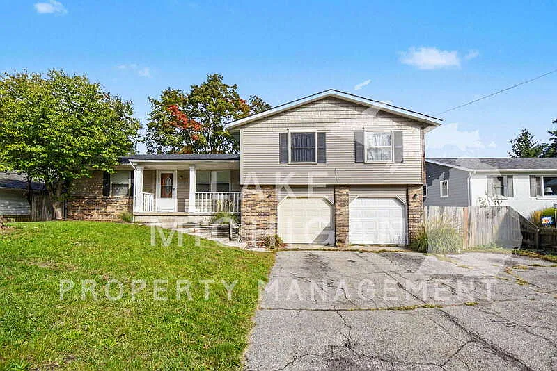 4 bed, 2.0 bath, $2,095 — Photo 1