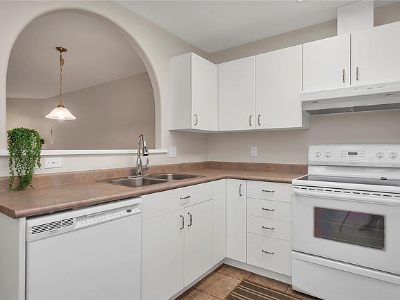 2nd image of 396 Harrogate Rd #11