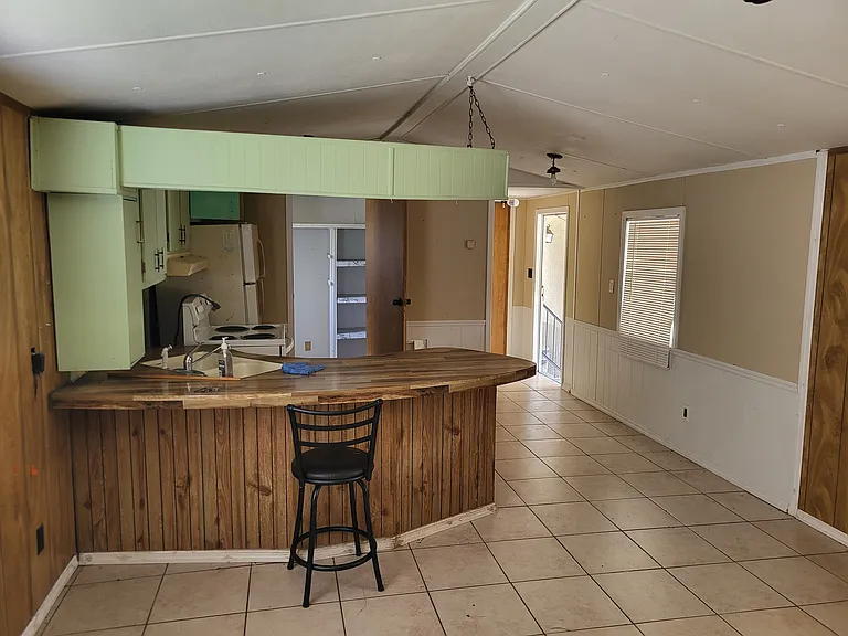 1122 SE Mills Ave — Photo 2