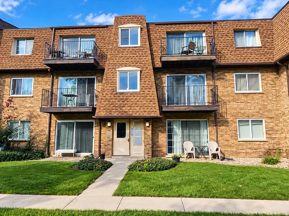 9434 Bay Colony Dr APT 2E, Des Plaines, IL 60016