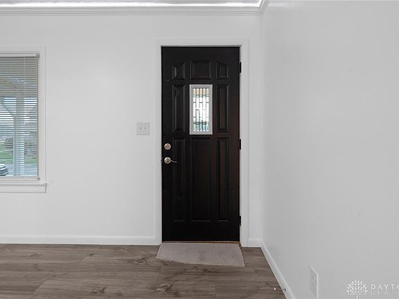 4th image of 621 E Market St