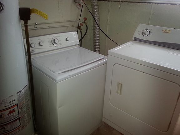 5th image of 8824 Robin Dr APT B