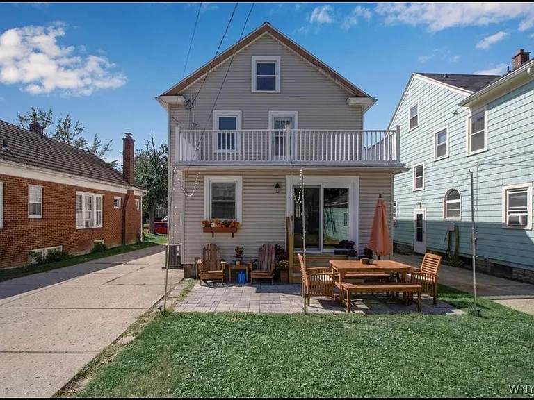 223 Capen Blvd — Photo 9