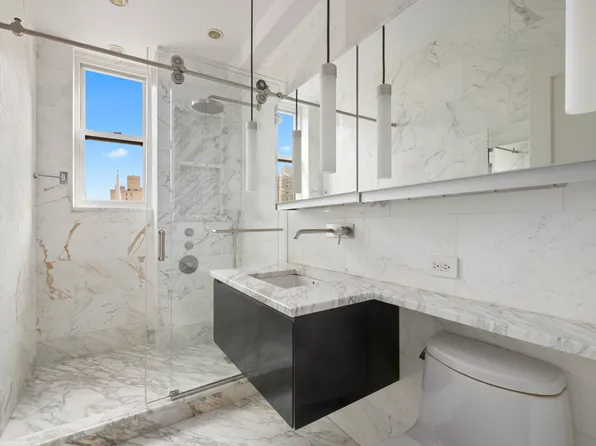 911 Park Avenue image 13 of 17