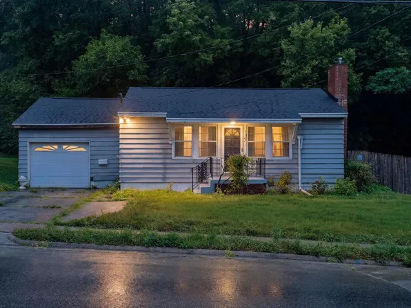 1025 W Locust St, Dubuque, IA 52001