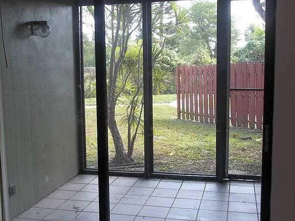 5th image of 211 Lake Pointe Dr APT 111