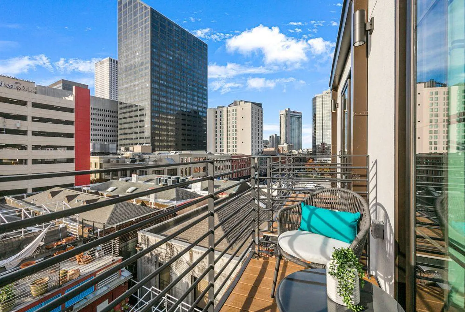2 bed, 1.0 bath, 904 sqft, $7,378 — Photo 4