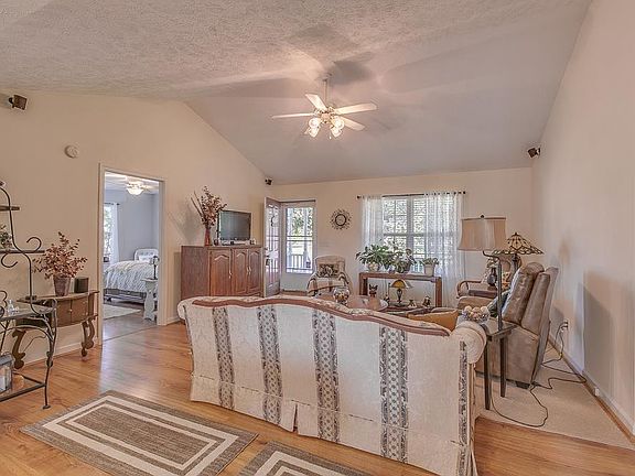 3rd image of 6032 Lee Ave