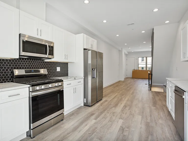 721 N De Kalb St — Photo 10