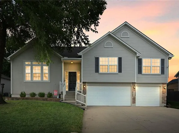 514 Johnston Pkwy, Raymore, MO 64083