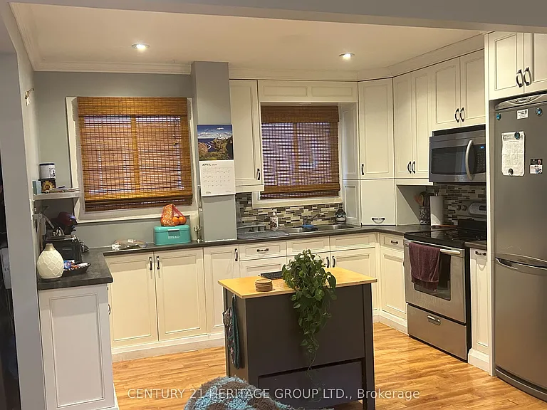 121 Heydon Ave — Photo 3