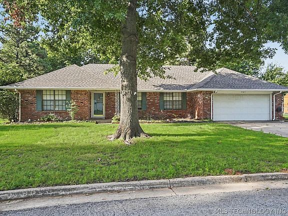 2nd image of 705 Magnolia Ct