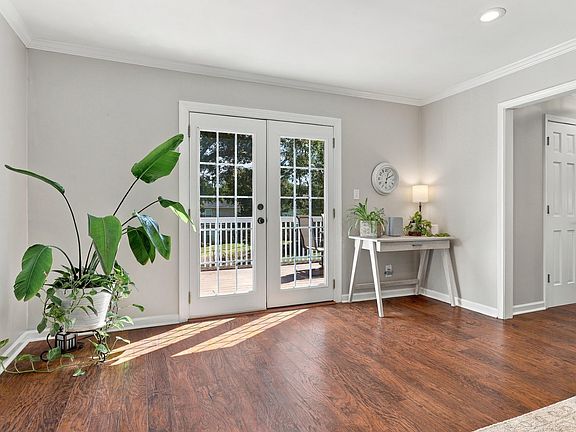 4th image of 708 Pineapple Pointe