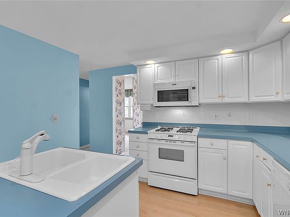 4th image of 4 Village Ln