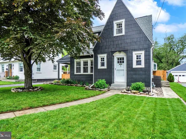 47 E St, Carlisle, PA 17013