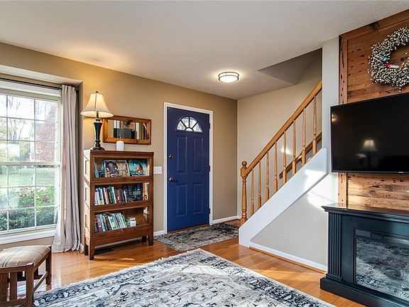 5th image of 1074 Fawn Wood Dr